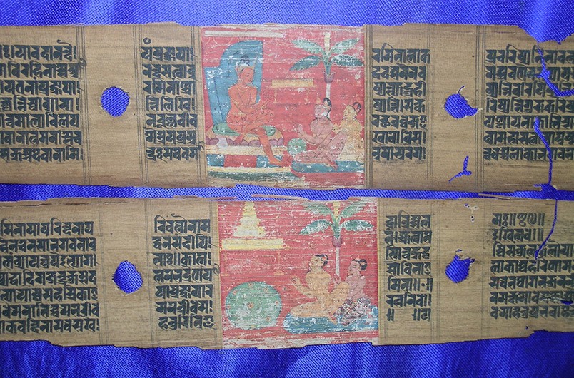 Bodhisattva Dharmodgata preaching the Prajpramit (top, folio 295v), Sadprarudita and merchants daughter paying homage to the Prajpramit (bottom, folio 296r).